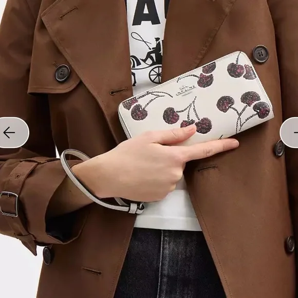 Coach retail $390 cream winter cherry 🍒 long wallet nwt - Picture 5 of 5